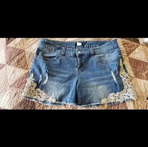 *Venus* Jean and Lace Embroided Shorts